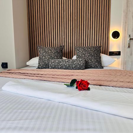 Moon Boutique Hotel ลากานาส ภายนอก รูปภาพ