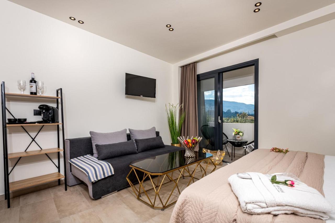 Moon Boutique Hotel ลากานาส ภายนอก รูปภาพ
