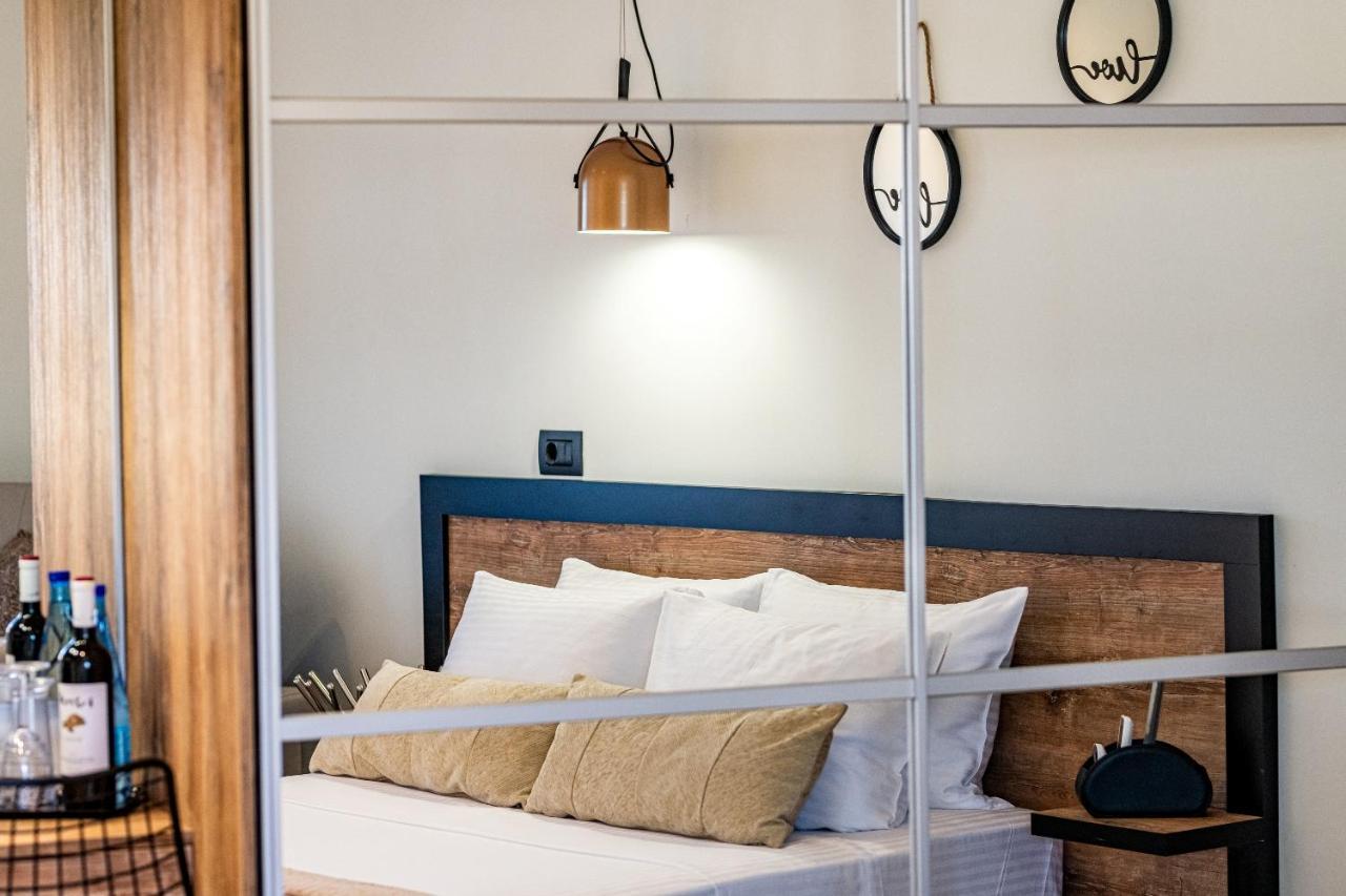 Moon Boutique Hotel ลากานาส ภายนอก รูปภาพ