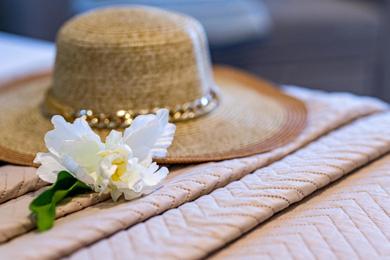 Moon Boutique Hotel ลากานาส ภายนอก รูปภาพ