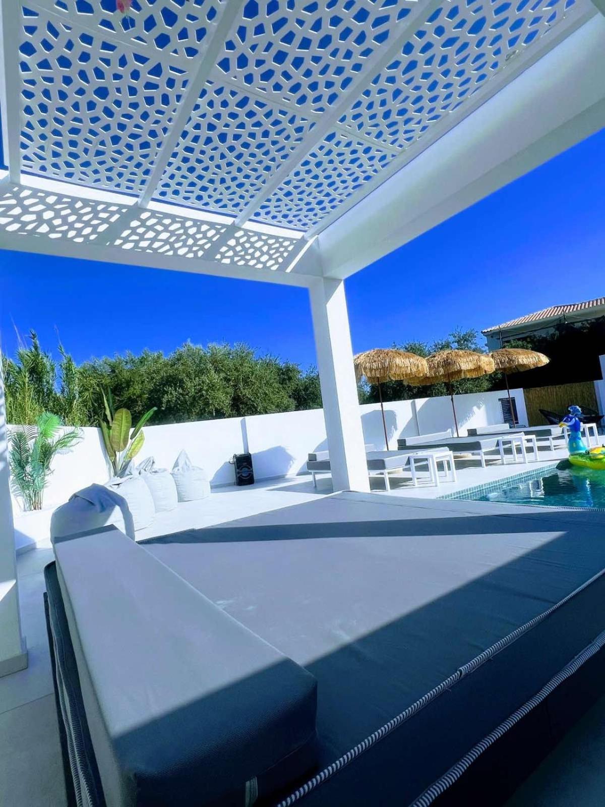 Moon Boutique Hotel ลากานาส ภายนอก รูปภาพ