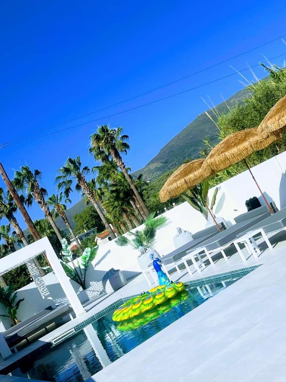 Moon Boutique Hotel ลากานาส ภายนอก รูปภาพ