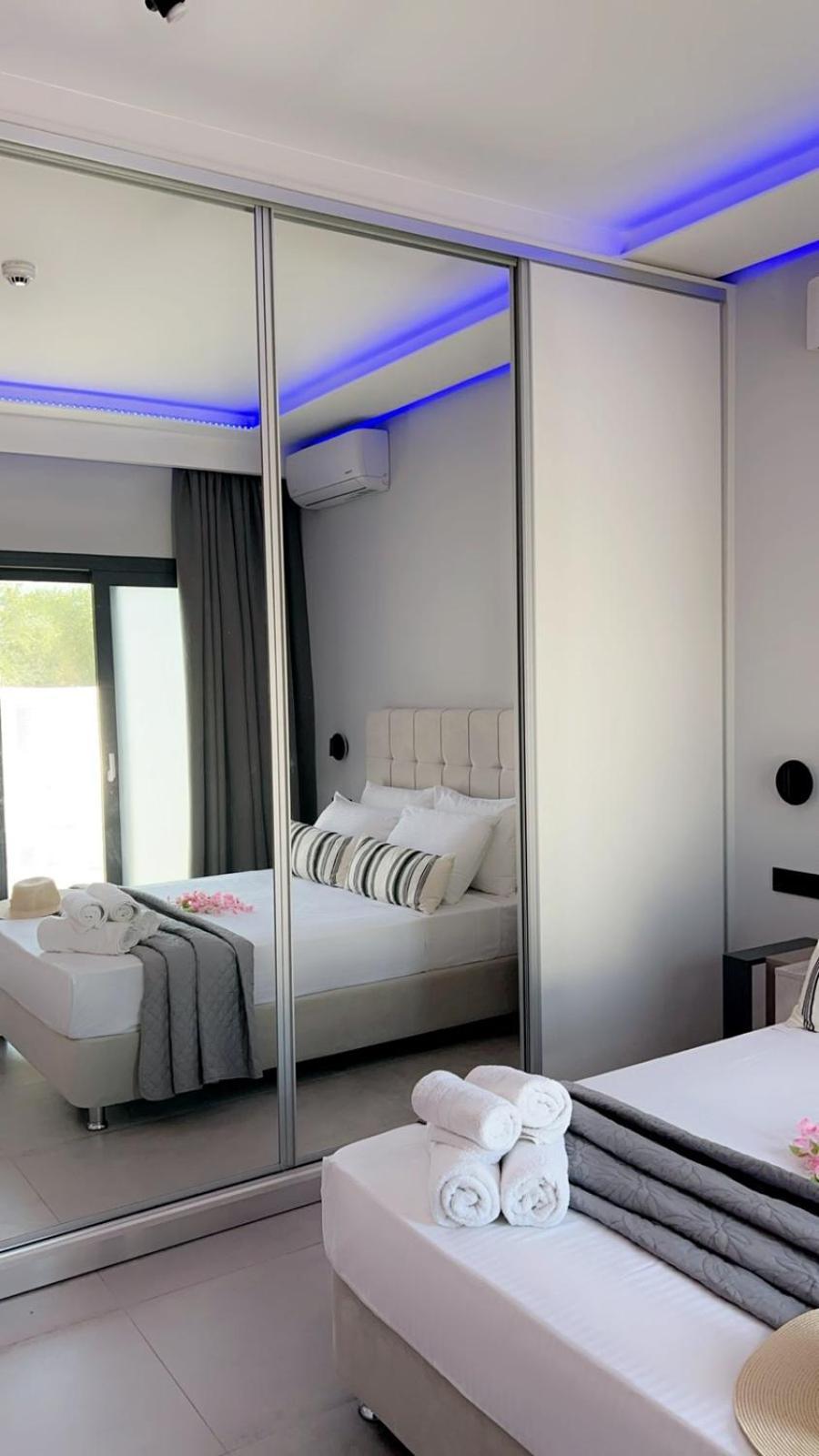 Moon Boutique Hotel ลากานาส ภายนอก รูปภาพ